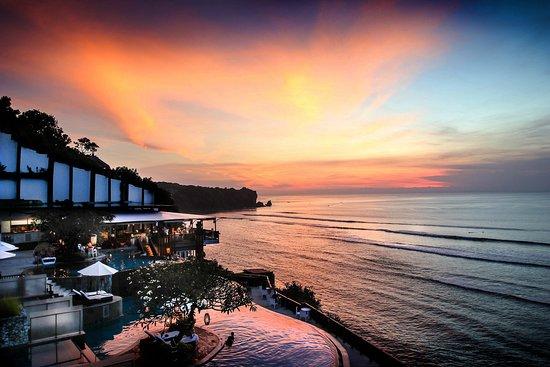 Botol Biru Bar and Grill